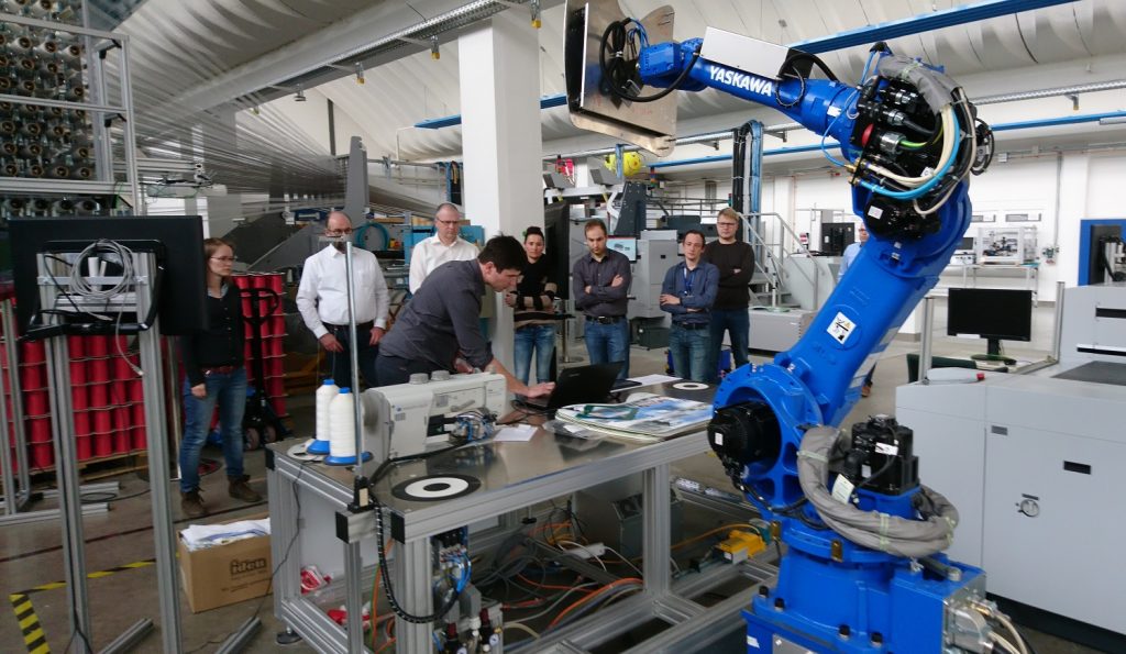 Robotersysteme im Produktionsumfeld: Labtour informiert über Automatisierungslösungen