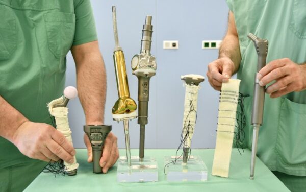 Nahtlos verbunden: Neuartiges textiles Implantat für die Orthopädie