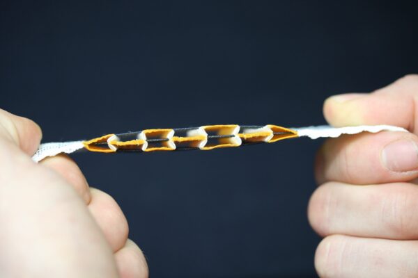 Mehr Sicherheit und Komfort für Schutzkleidung durch auxetische Gewebe